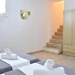 Captain Paros ناوسا